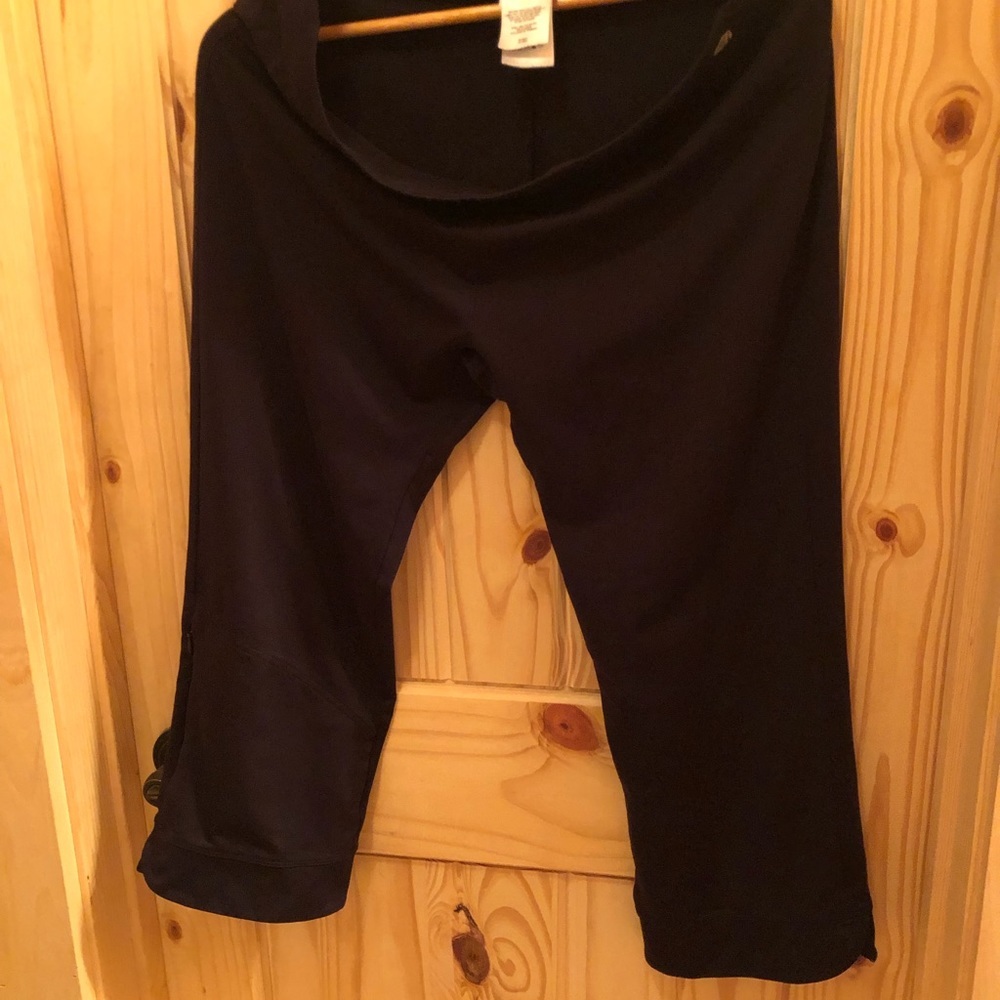 Mountain Hardware crop workout pants